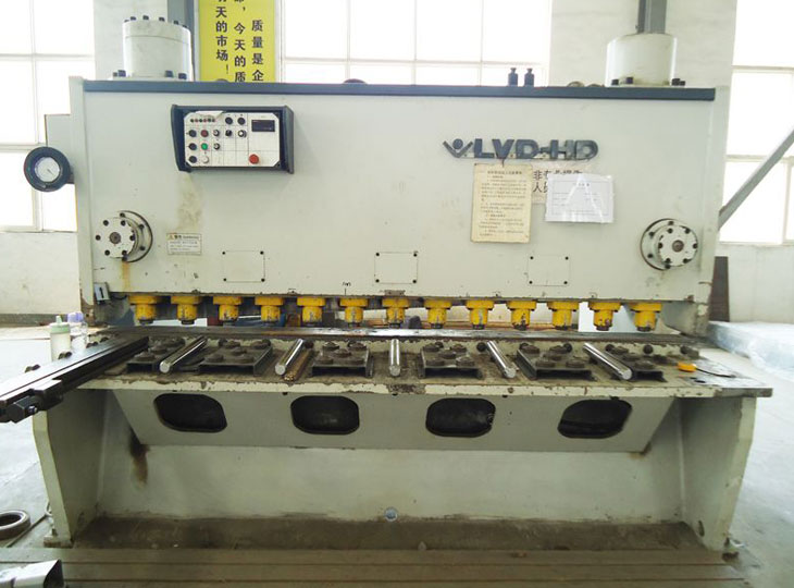 CNC shearing machine